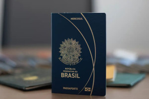 Polícia Federal pode interromper emissão de passaporte por falta de verba Polícia Federal pode interromper emissão de passaporte por falta de verba